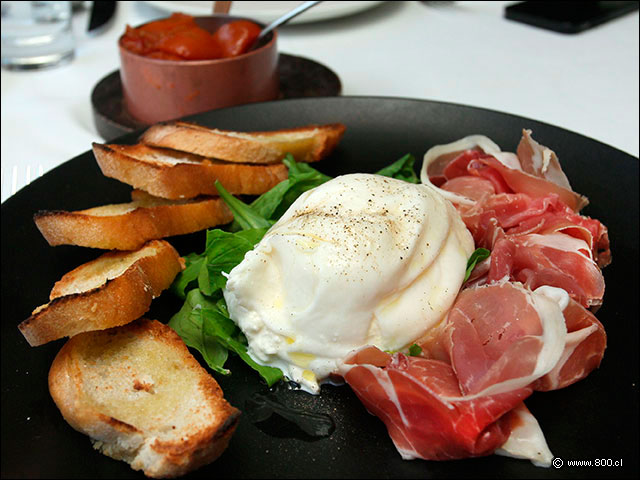 Burrata con prosciutto - Carnal Prime